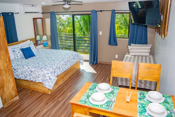 Vista-general-de-la-habitación-Olas-Permanentes-Buena-vista-El-Zonte-