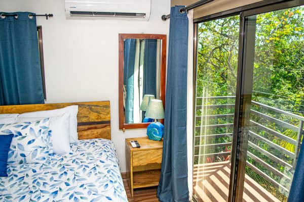 cama-y-ventana-Olas-Permanentes-Buena-vista-El-Zonte